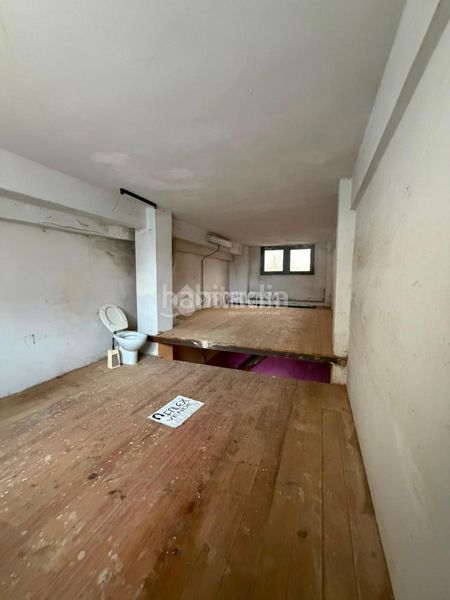 Foto c012299e-93db-4ba5-b765-4655294e55de. Local comercial a Los Castros Santander