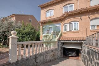 Casa aparellada a Vergel-Las Olivas. Casa en venta en aranjuez