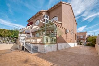 Casa aparellada a Vergel-Las Olivas. Casa en venta en aranjuez