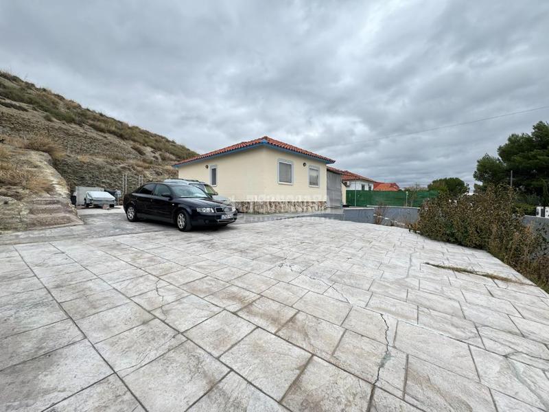 Foto f82d6610-75b8-403e-8422-d6dbbd8b6a32. Casa pareada casa en venta en Colmenar de Oreja