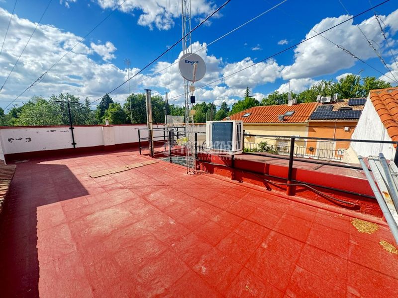 Foto 113795ae-d3b7-4a34-ac28-d0e5c1d274ee. Casa aparellada amb calefacció a Centro Aranjuez