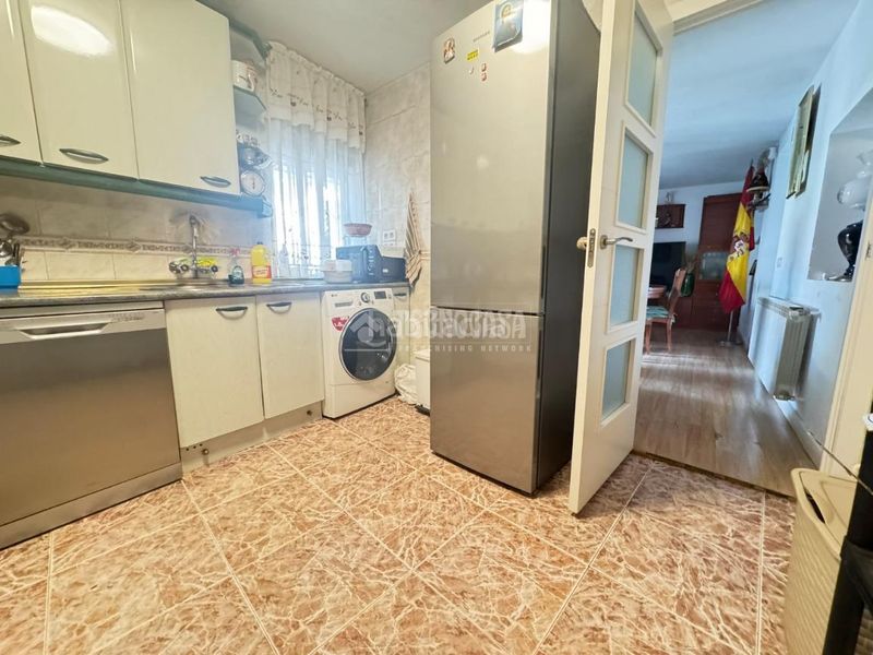 Foto 3bc1ae92-9438-400e-a4fa-561288826228. Casa aparellada amb calefacció a Centro Aranjuez