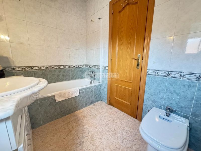 Foto a9a9fece-d923-4da2-ba99-1bc861ee7b11. Casa amb calefacció piscina a Ontígola