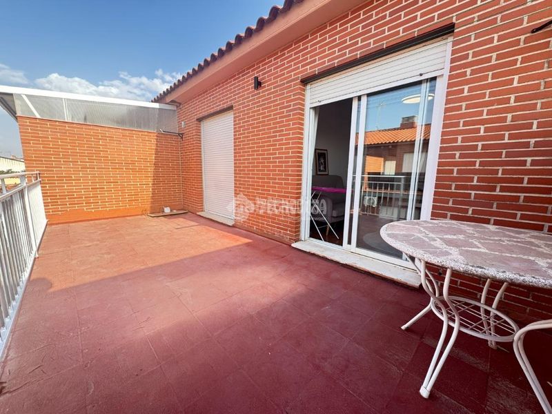 Foto b5f0af48-f076-442c-925e-320122900d5b. Casa aparellada amb calefacció a Yepes