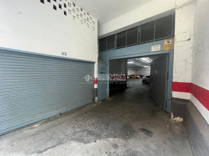 Foto 1d13b8f0-0a25-4c74-b740-fbf126a62ed8. Aparcament cotxe a La Granja Zaragoza