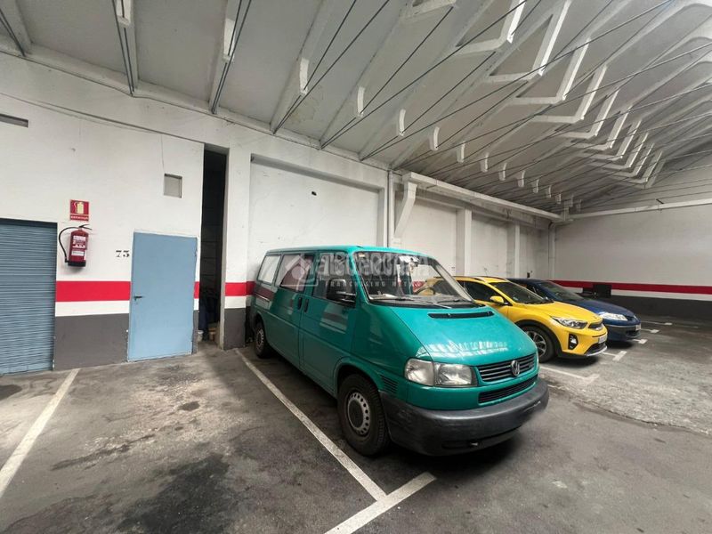 Foto bb2a832f-63f9-4f87-89d5-9b9293221fdb. Aparcament cotxe a La Granja Zaragoza