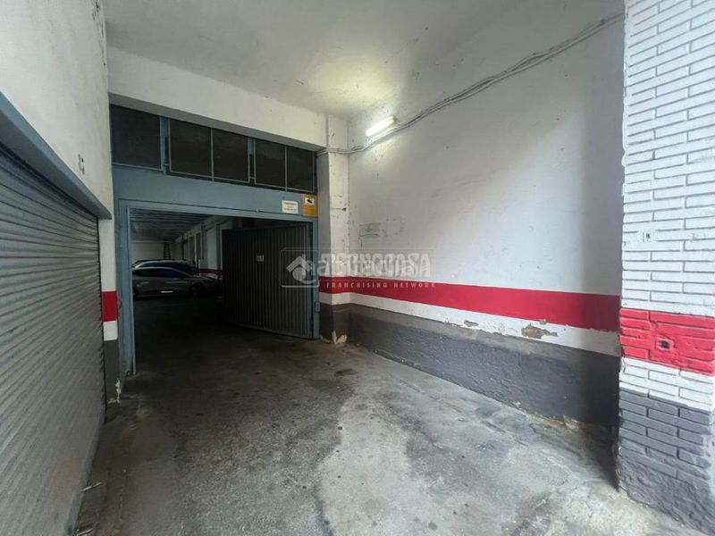 Foto ca0314c2-625f-4ddc-b42d-2bceca014431. Aparcament cotxe a La Granja Zaragoza