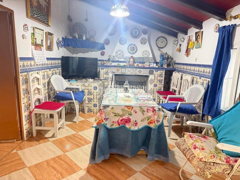 Foto f2f44a05-15de-4b90-aade-635fe583c7e3. Casa aparellada a Almendro (El)