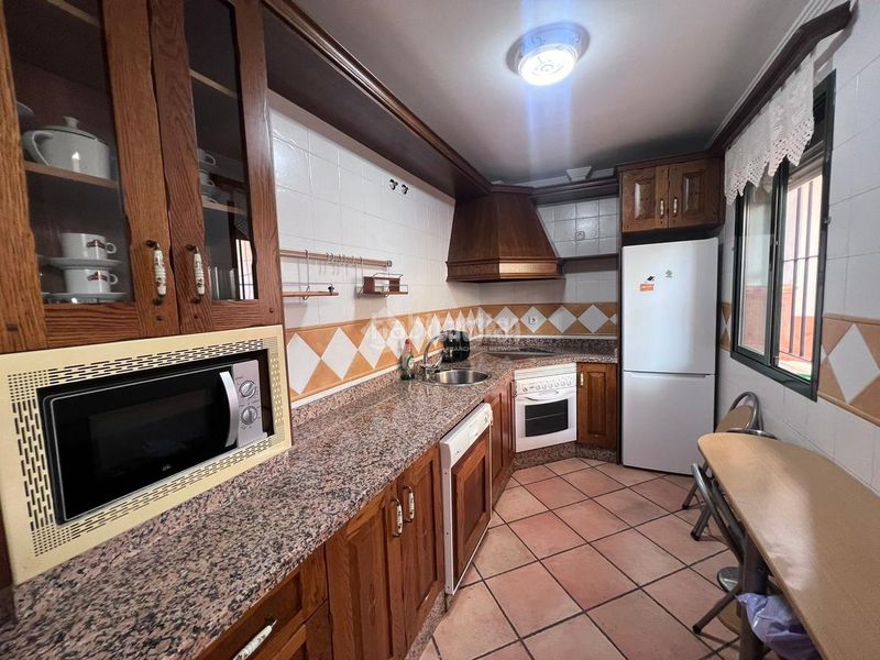 Foto 3b12644f-1304-4845-8e79-2960d48d3132. Casa aparellada amb calefacció a Núcleo Urbano Aljaraque
