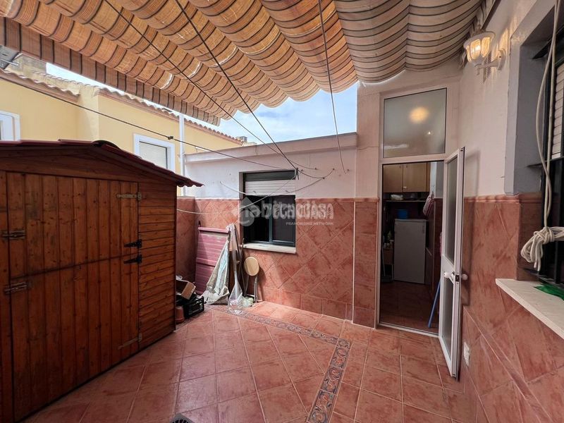 Foto b6119a27-169c-4217-aa55-0198d9704b30. Casa aparellada amb calefacció a Núcleo Urbano Aljaraque