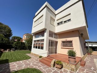 Casa en El Alborgí. Casa en venta en paterna