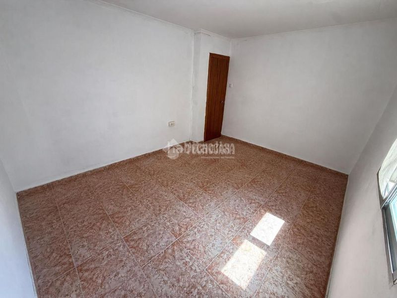 Foto ea089245-6c96-4b99-af8a-62d46a8c0017. Casa a Benimàmet Valencia