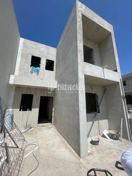 Foto 3b0aa2fe-55f4-4b37-8776-7fd29aafe7a7. Casa aparellada amb calefacció aparcament a señorío de Illescas Illescas