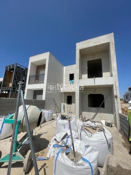 Foto 3f53d3dc-12d1-4a41-9466-1163391f5658. Casa aparellada amb calefacció aparcament a señorío de Illescas Illescas