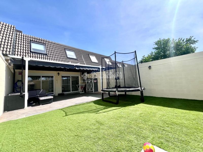 Foto 4b435871-1b5c-4dfa-a219-2f95ce447506. Casa aparellada amb calefacció a señorío de Illescas Illescas