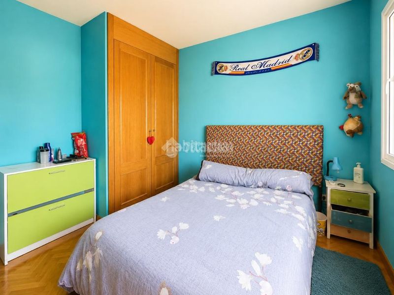 Foto 024f0a79-a281-470b-9498-34f8aeefca9a. Casa aparellada amb calefacció aparcament a Ugena