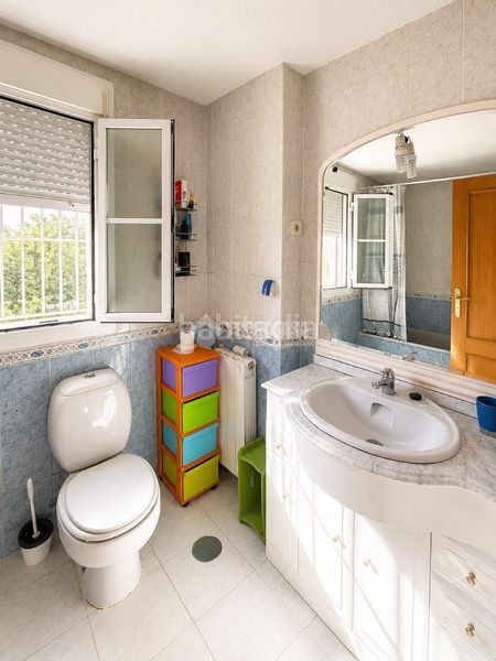 Foto 6fb9d0a7-a354-4c1c-9f64-f250e5d13222. Casa aparellada amb calefacció aparcament a Ugena