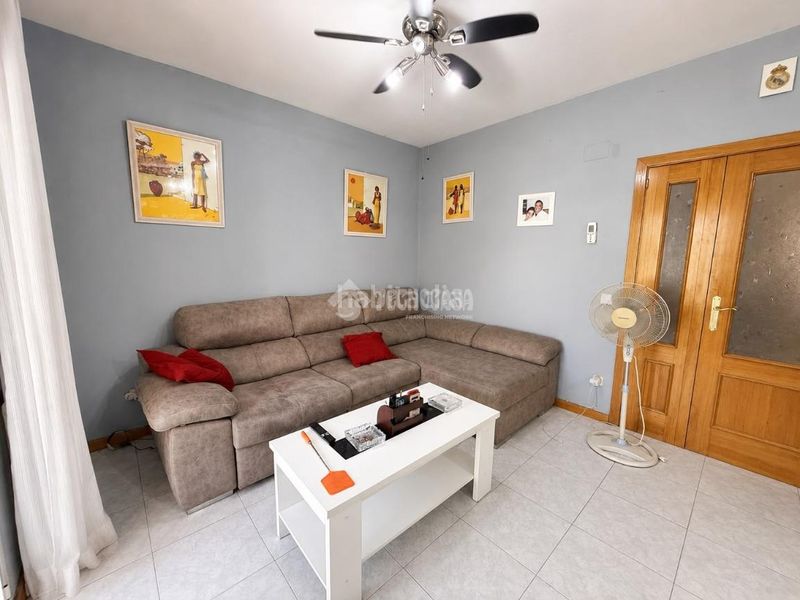 Foto e586b335-529a-4932-ae40-454569830912. Casa aparellada amb calefacció aparcament a Ugena