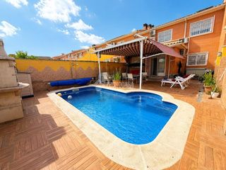 Casa bifamiliare in Casarrubuelos. Casa en venta en casarrubuelos
