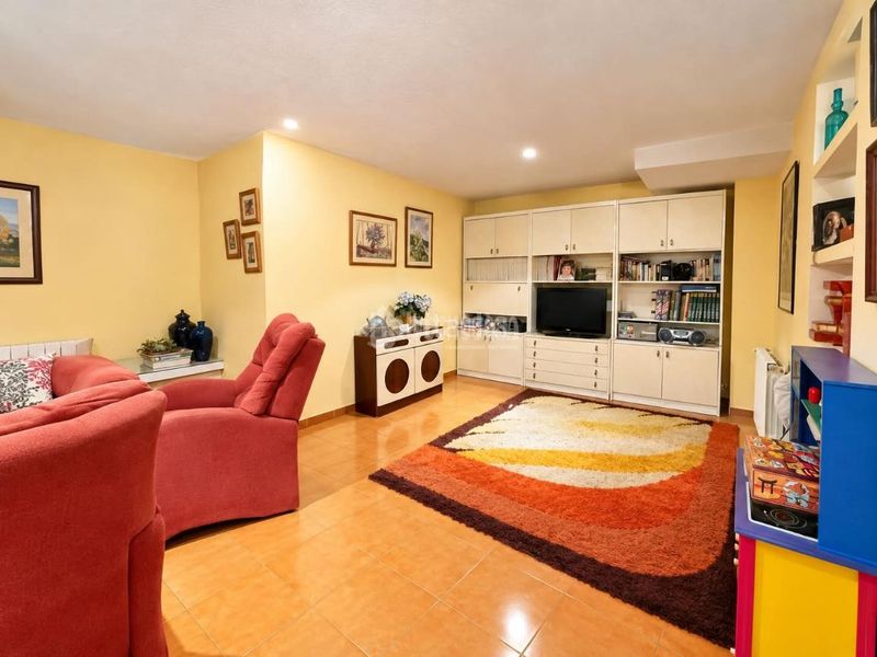 Foto a042022d-0fc3-43d9-a459-74901b63aa2e. Casa aparellada amb piscina a señorío de Illescas Illescas