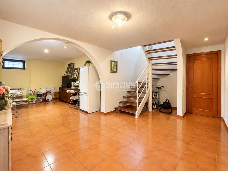 Foto b76e7fb5-40b8-452f-903e-d218ea617f97. Casa aparellada amb piscina a señorío de Illescas Illescas