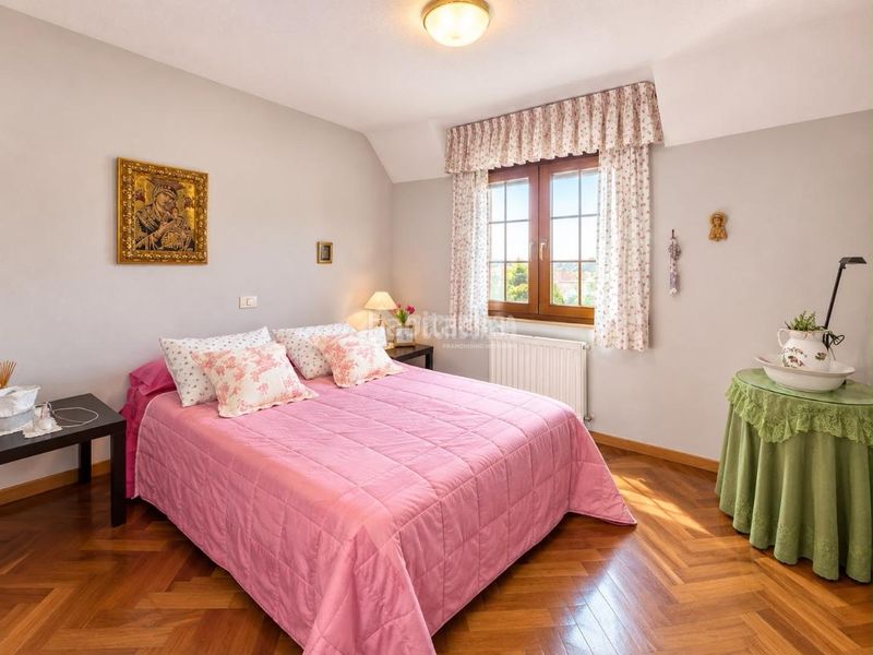 Foto ee1c5155-5750-42e4-abda-5aa1bf1cb551. Casa aparellada amb piscina a señorío de Illescas Illescas