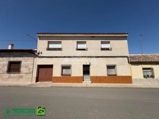 Maison jumelée à Manzanares. Casa en venta en manzanares