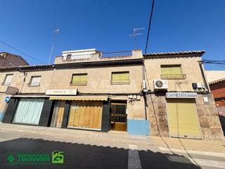 Maison jumelée à Manzanares. Casa en venta en manzanares
