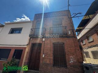 Casa aparellada a Piedrabuena. Casa en venta en piedrabuena