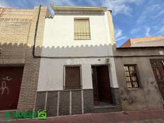 Doppelhaus in Piedrabuena. Casa en venta en piedrabuena