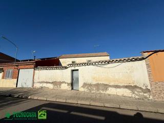 Maison jumelée à Poblete. Casa en venta en poblete