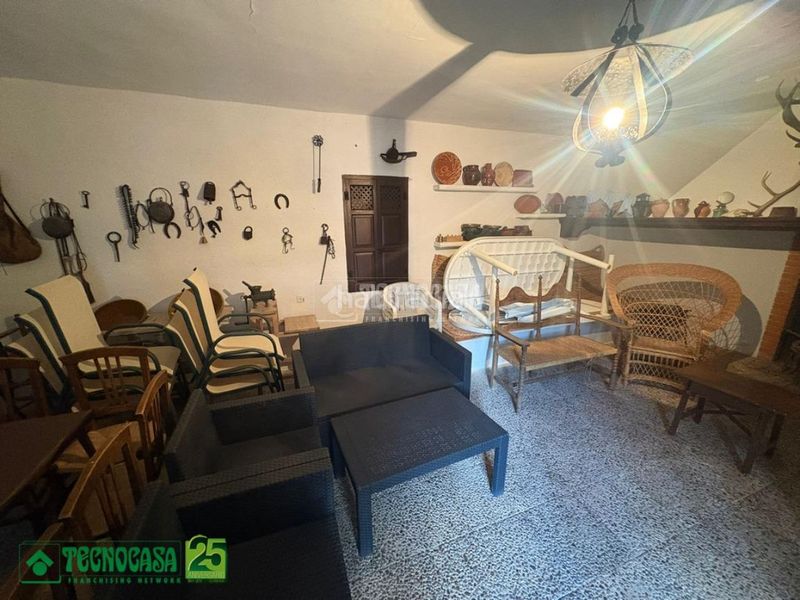 Foto 0c99461c-8587-407c-a3bf-8567a5286829. Casa amb aparcament a Poblete