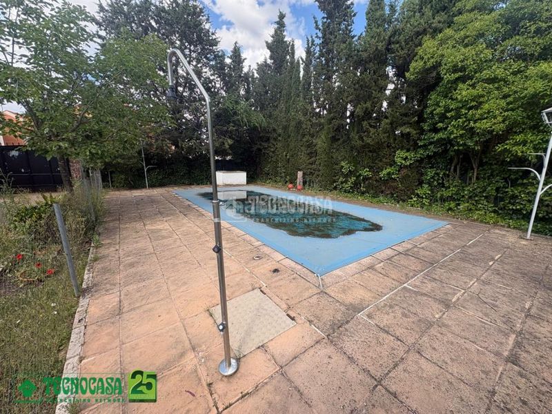 Foto 18a9eed4-fba3-4413-ad1b-fc47a8d7b109. Casa amb aparcament a Poblete