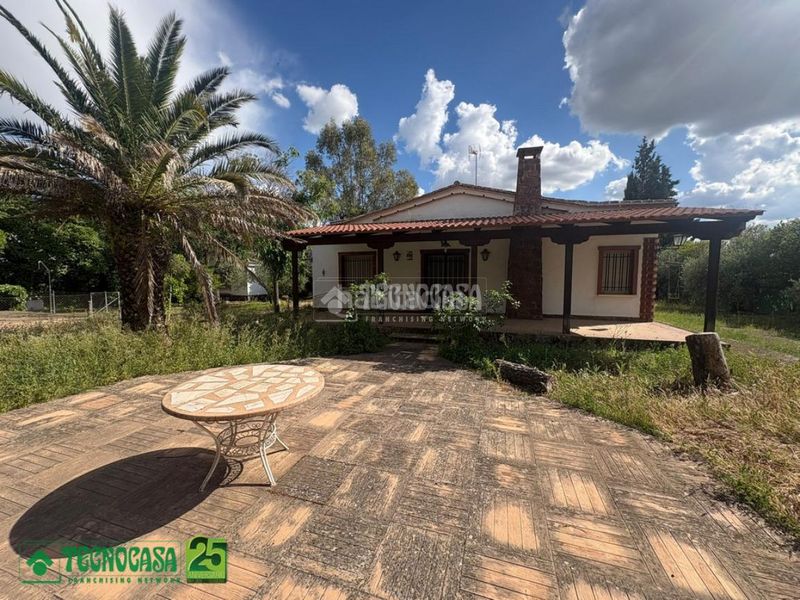 Foto 210d5f3f-2200-4d23-bd10-8830b739bce4. Casa amb aparcament a Poblete