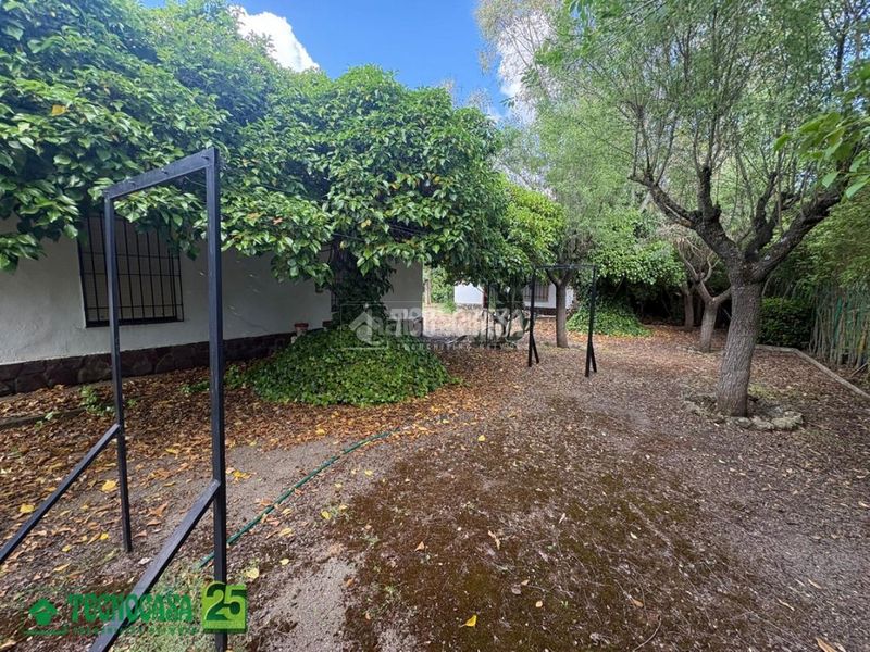 Foto 268a77d1-11a2-4a4f-bfd0-f739e0d99f9e. Casa amb aparcament a Poblete