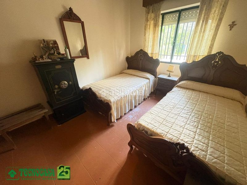 Foto 4235419b-9df9-4da5-ac2d-98323869867f. Casa amb aparcament a Poblete