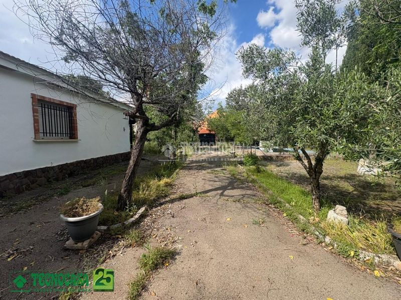 Foto 4912d899-23af-457e-abc8-010bae85e443. Casa amb aparcament a Poblete