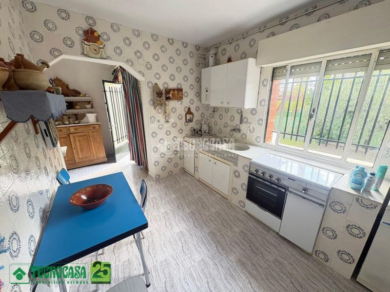 Foto 7e8efd74-f5ec-490f-8725-b67852b819fc. Casa amb aparcament a Poblete