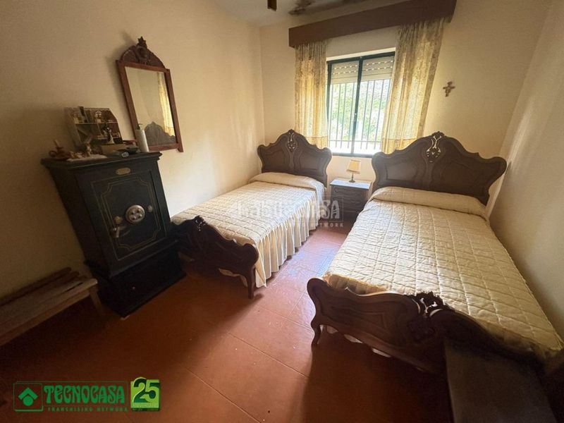 Foto 8ca241dc-ad80-4c53-bd43-4291592af4cc. Casa amb aparcament a Poblete