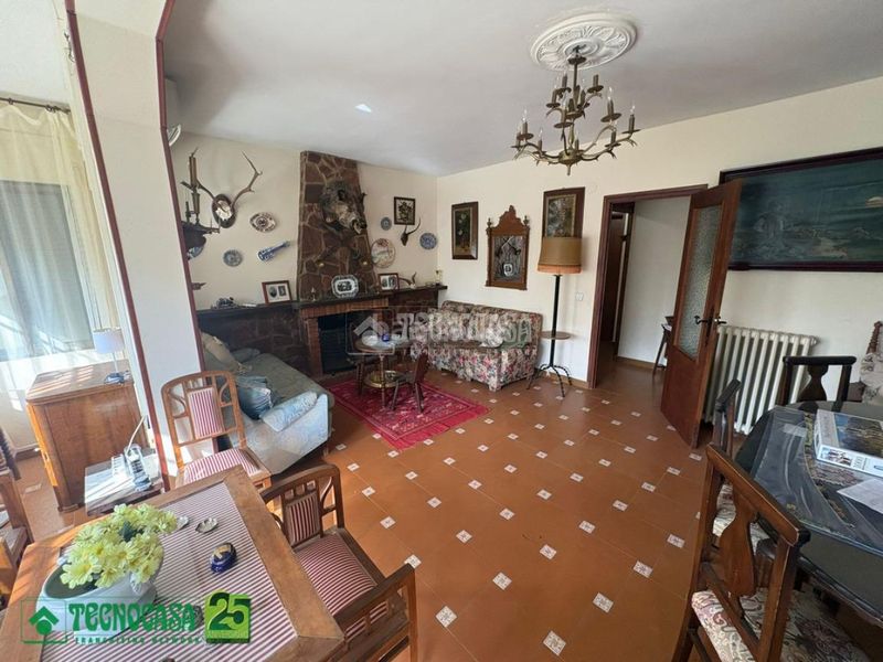 Foto 95931be2-e32e-4f64-95ff-a5854f48b1c0. Casa amb aparcament a Poblete