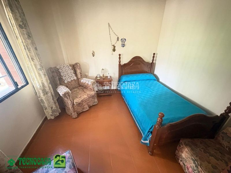 Foto 9e35d991-1eaf-4cbb-b7c6-c224297e7772. Casa amb aparcament a Poblete