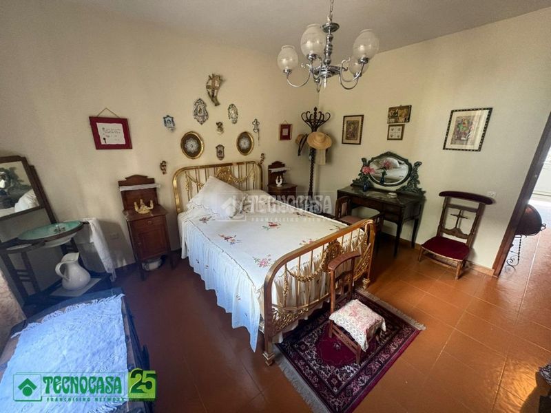 Foto a01c1214-ddb6-43b5-a184-67f26ece12ec. Casa amb aparcament a Poblete