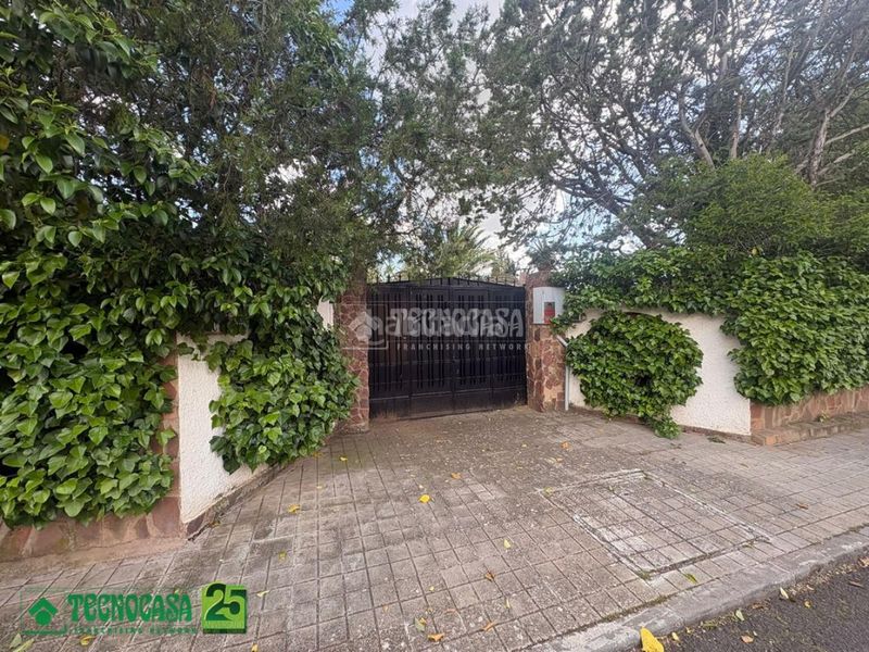 Foto a469573a-2cd9-445c-83b4-fda41f0d7357. Casa amb aparcament a Poblete