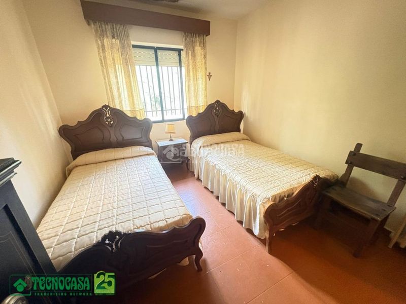 Foto aee24e8e-dd58-4d90-ad63-92e1dc75b5c6. Casa amb aparcament a Poblete