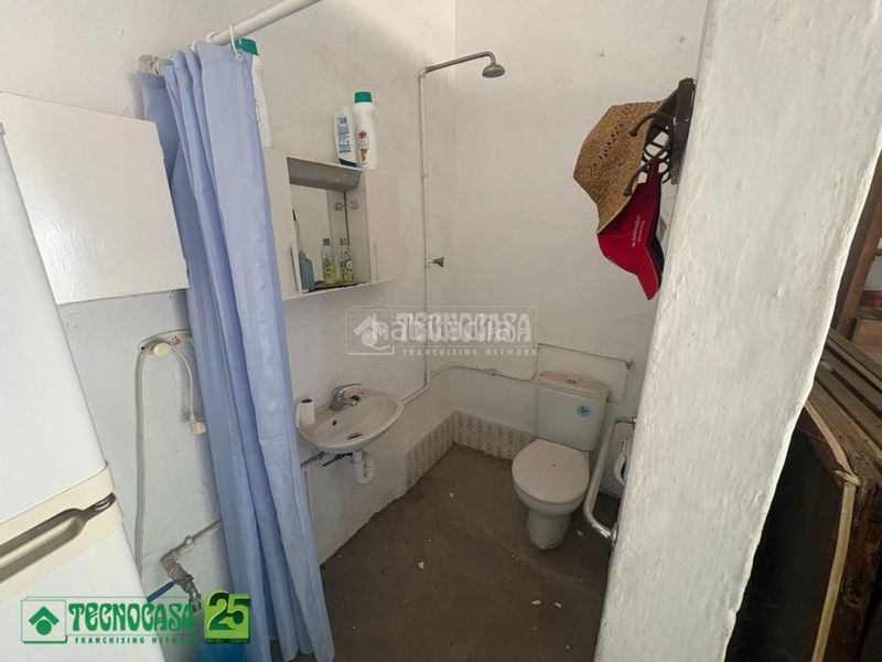 Foto b2518225-9079-4099-9cca-f9b2516abf77. Casa amb aparcament a Poblete
