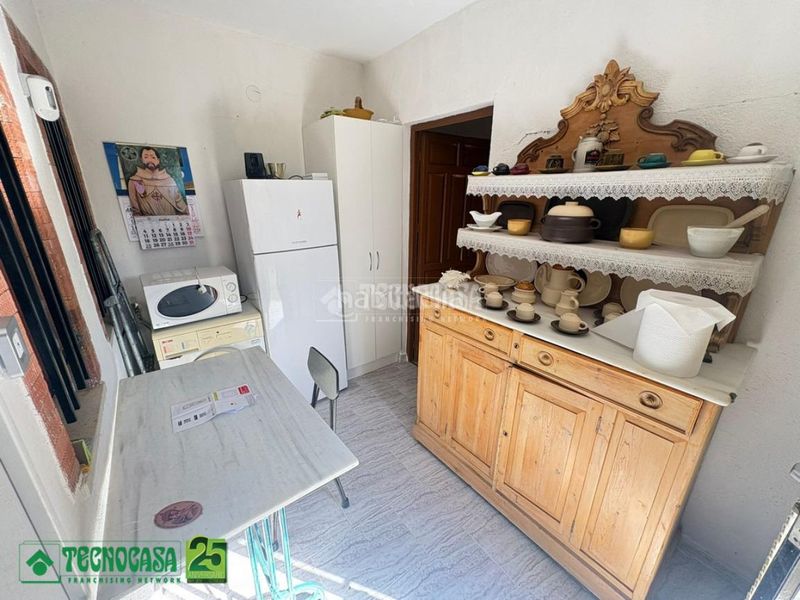 Foto c70c3e60-7997-45cc-8324-e1d069487313. Casa amb aparcament a Poblete