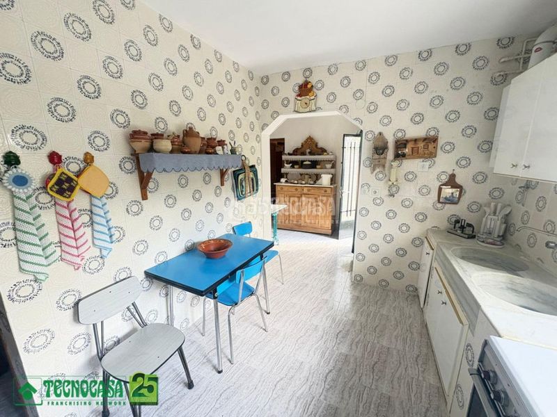 Foto c9ad7cac-df14-4a07-bb69-db920acb5e35. Casa amb aparcament a Poblete