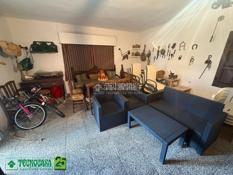 Foto dc160878-e867-471e-92f0-5f6ca34dc39a. Casa amb aparcament a Poblete