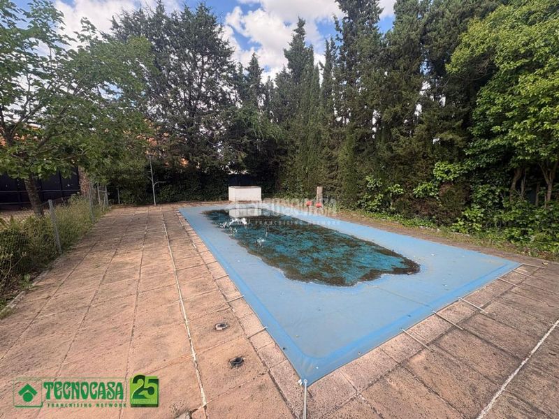 Foto f3da21f1-fe69-4880-b865-f09a629eab4d. Casa amb aparcament a Poblete