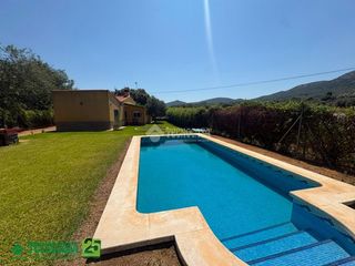 Casa a Piedrabuena. Casa en venta en piedrabuena